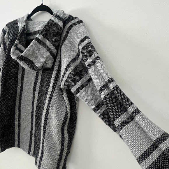 Black and gray Baja hoodie - Picture 5 of 5